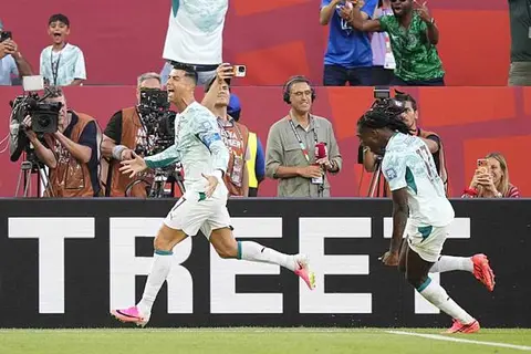 الرقصة مستمرة.. رونالدو يعبر بالبرتغال إلى دور الـ16 بكأس العالم
